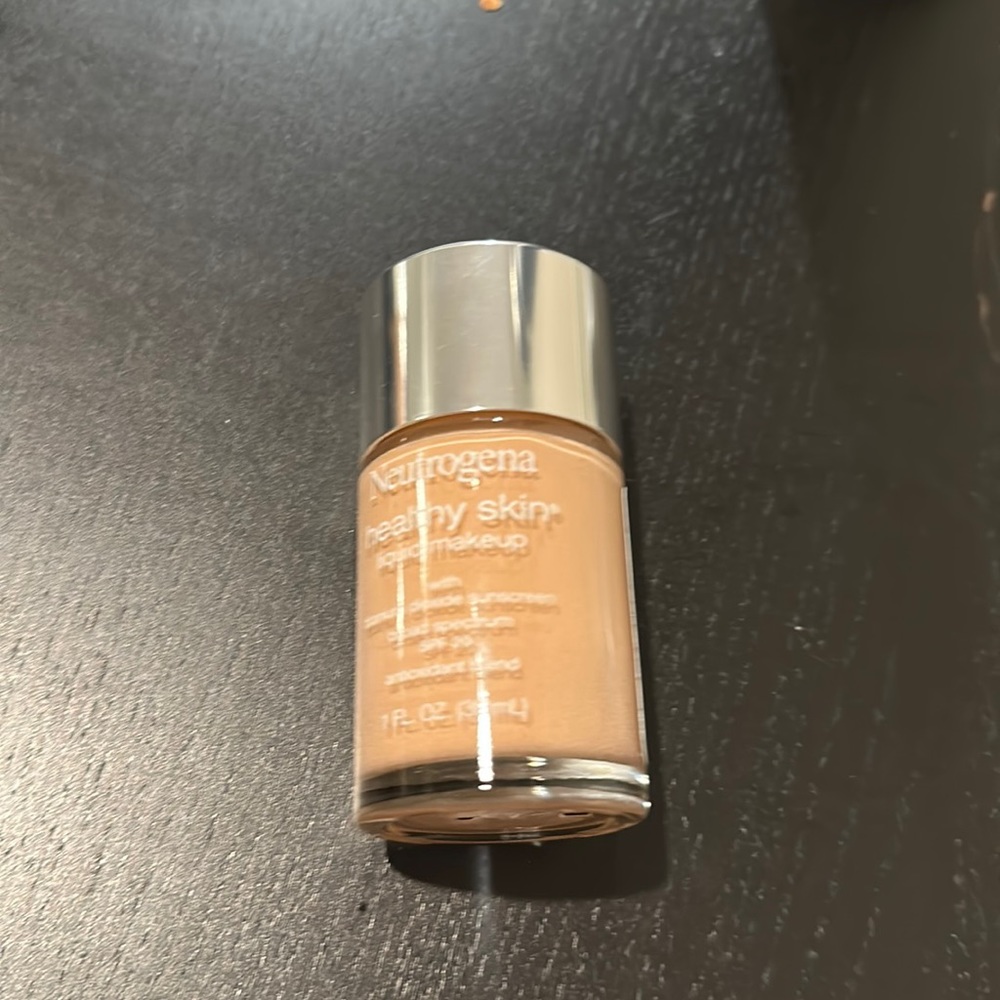 Buff 30 Neutrogena makeup never opened full size (1 oz)